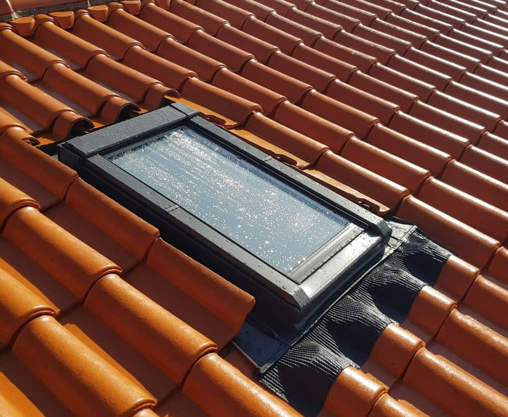 Janela de Sótão em PVC Abertura Basculante | BGOV Dobradiça Central - Image 6